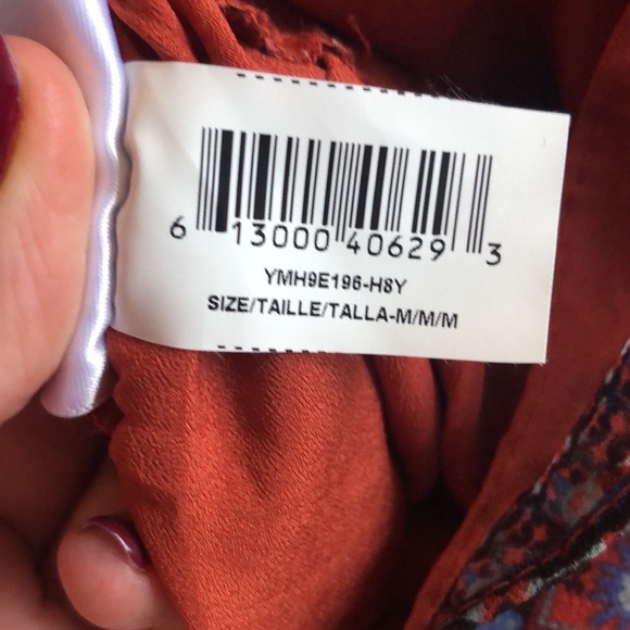 BCBG GENERATION cold shoulder tapestry printed romper. Size S. In rusty coral. - Picture 14 of 15